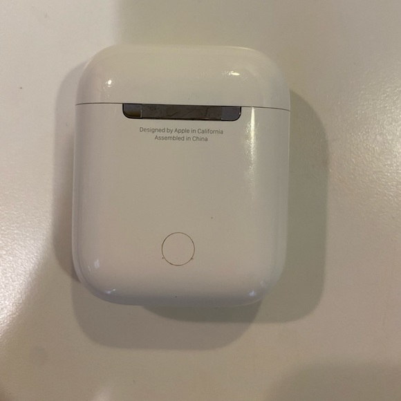 Apple Airpods - Picture 2 of 9